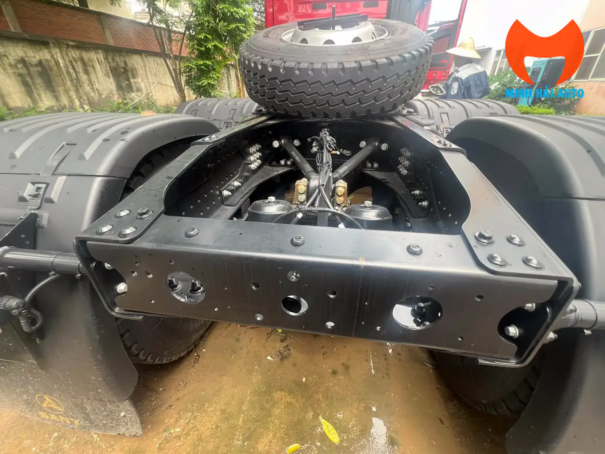 Phần khung sau của đầu kéo SANY và các chi tiết lắp ghép
