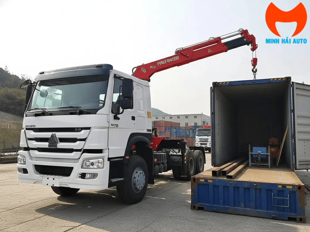 Đầu kéo HOWO gắn cẩu Palfinger Đầu kéo HOWO gắn cẩu gập Palfinger nâng hàng từ container