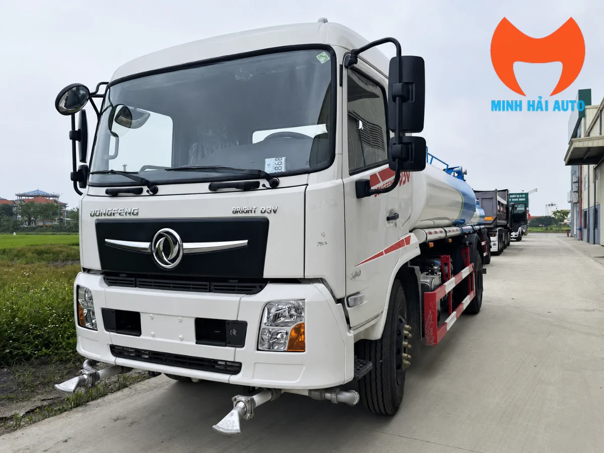 Kiểm tra cabin Dongfeng D3V và béc phun trước xe phun nước 9 khối