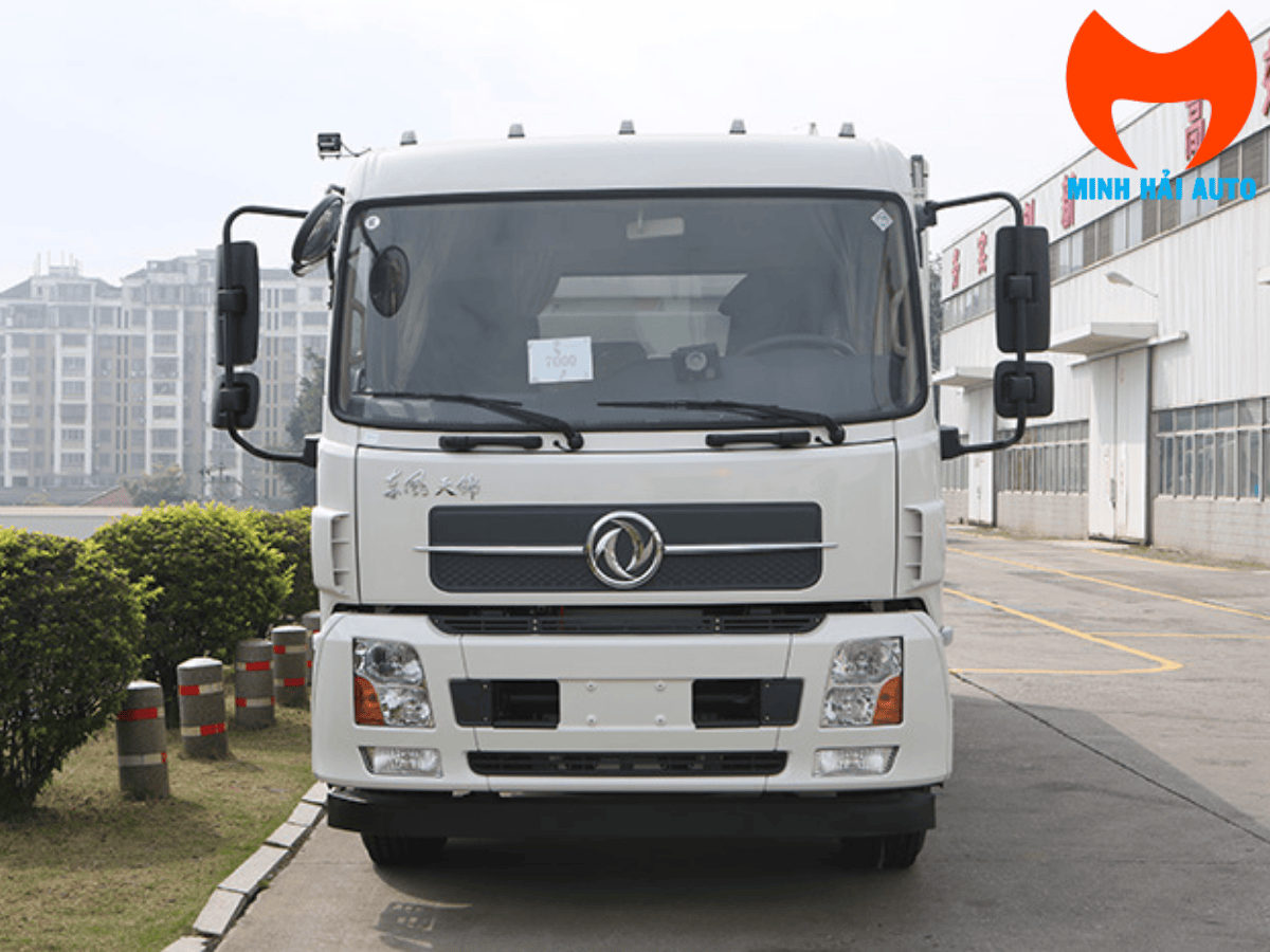 Đội ngũ kỹ sư Minh Hải Auto bàn giao và hướng dẫn vận hành xe cho khách hàng