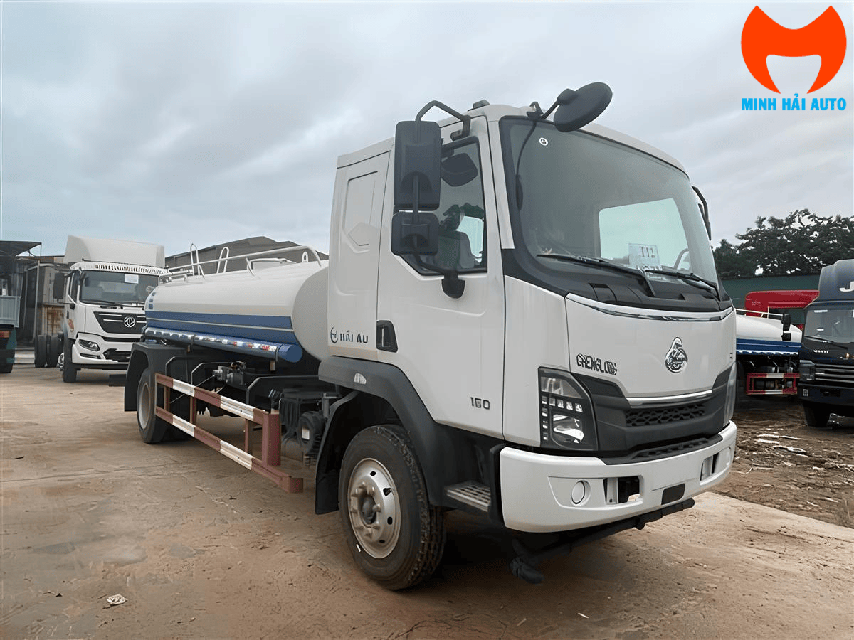 động cơ xe phun nước rửa đường chenglong 8 khối