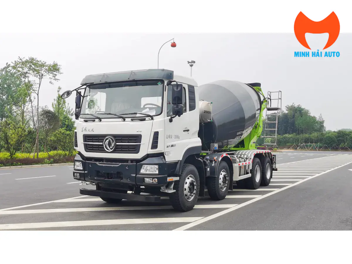 Xe trộn bê tông Dongfeng lắp bồn Zoomlion trên đường