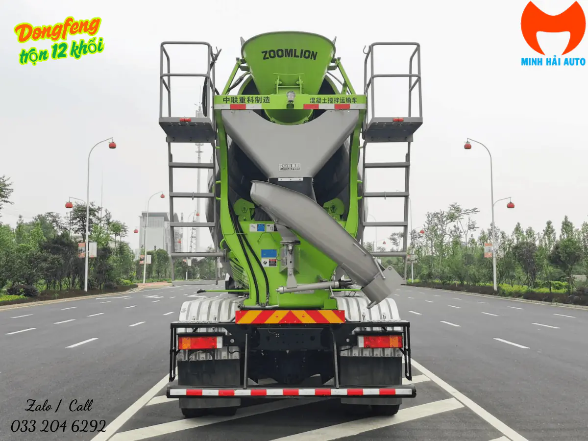 Bồn và máng xả xe trộn Dongfeng lắp bồn Zoomlion nhìn từ phía sau