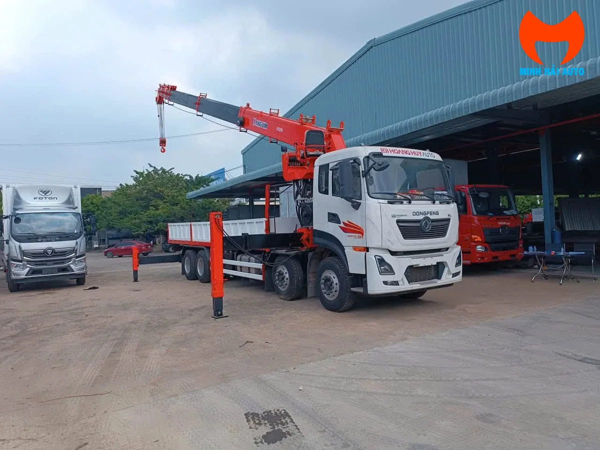 Dongfeng 4 chân gắn cẩu Kanglim KS5206 nâng cần, chân chống thủy lực mở hai bên