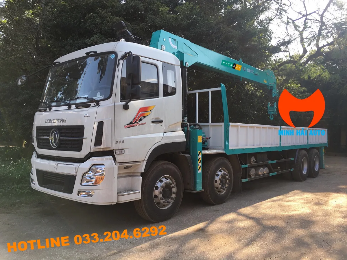 Xe tải Dongfeng 8x4 gắn cẩu HKTC HLC-10015S nhìn chéo từ phía trước