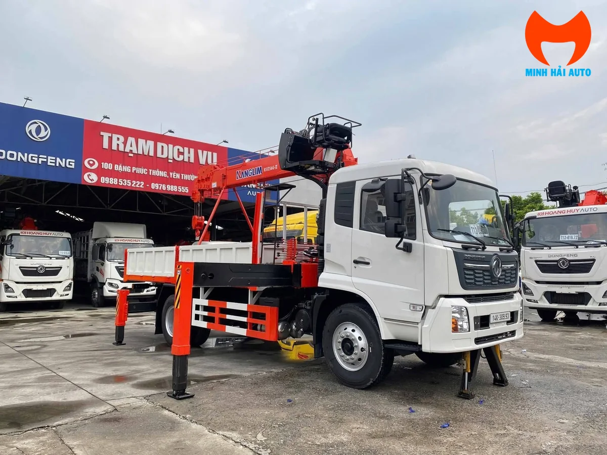 Dongfeng B180 gắn cẩu 7 tấn 6 đốt nâng cần, ghế điều khiển trên cao ở cột cẩu