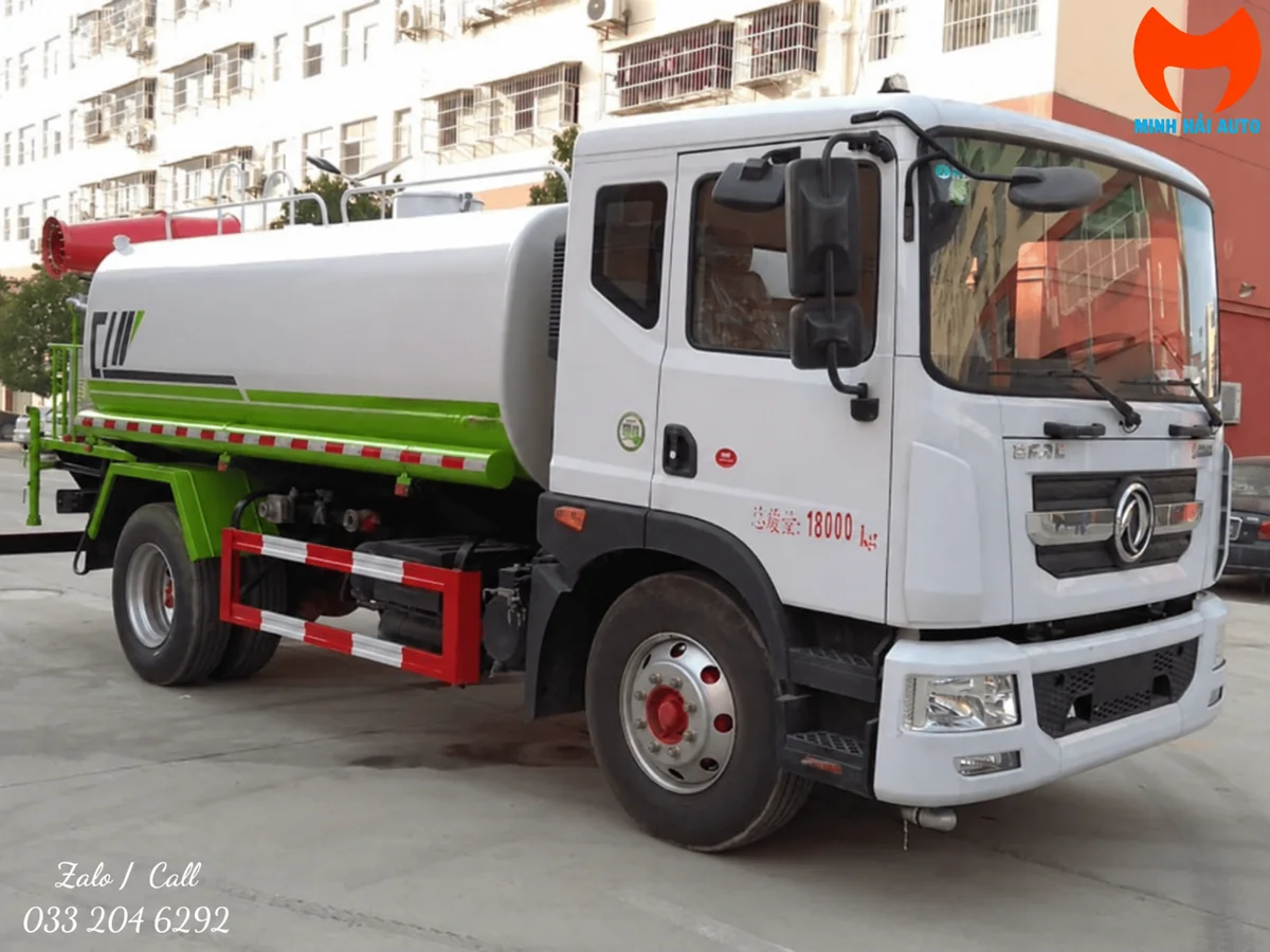 Cabin Dongfeng D9 và bồn nước màu trắng xanh nhìn từ bên phải