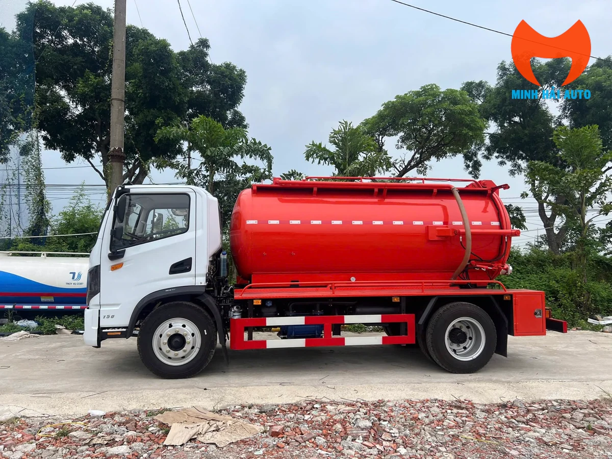 Bồn hút chất thải Dongfeng 6m3 nhìn từ bên thân xe