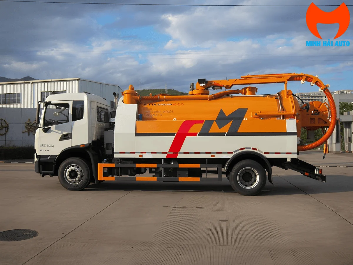 Xe Fulongma FLM5180GQXDF6X nhìn ngang thấy bồn liên hợp