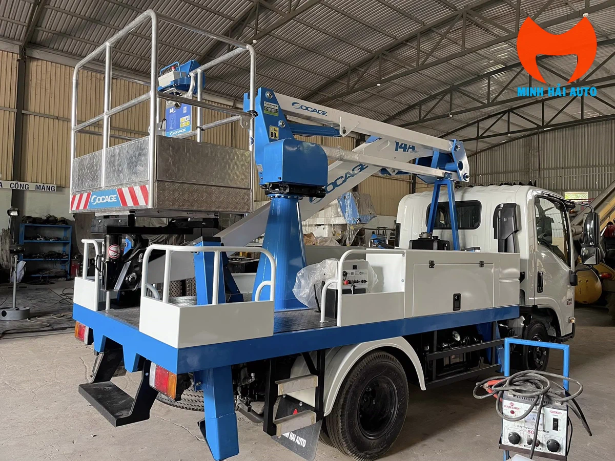 Giỏ nâng và cần gập của xe ô tô nâng người 14m