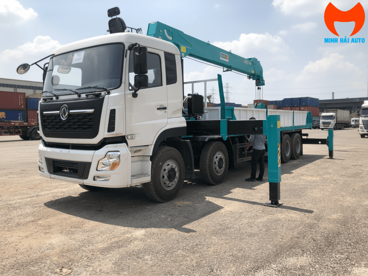 hân tích biểu đồ tải (load chart) cho thấy sức nâng hữu ích của Hyundai Everdigm 15 tấn thường tương đương XCMG 20 tấn ở bán kính làm việc phổ biến.