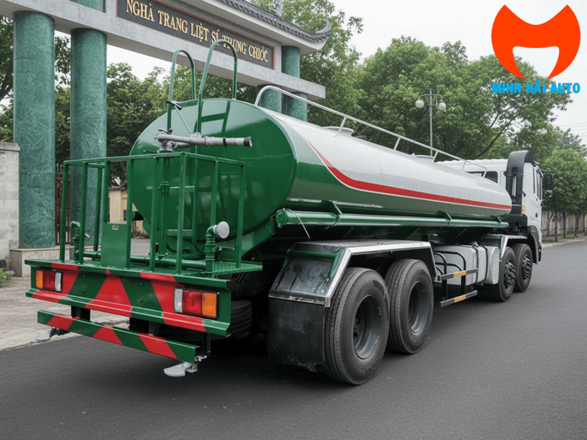 Hệ thống béc phun công suất cao của xe tưới cây Hyundai HD320 17m3.