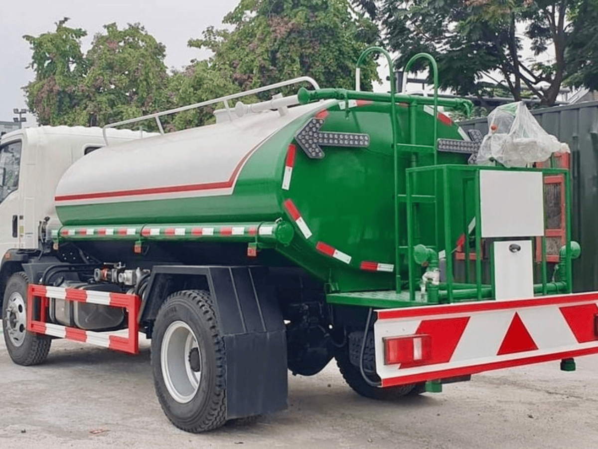 Hệ thống bơm và vòi phun chuyên dụng trên xe 8 khối