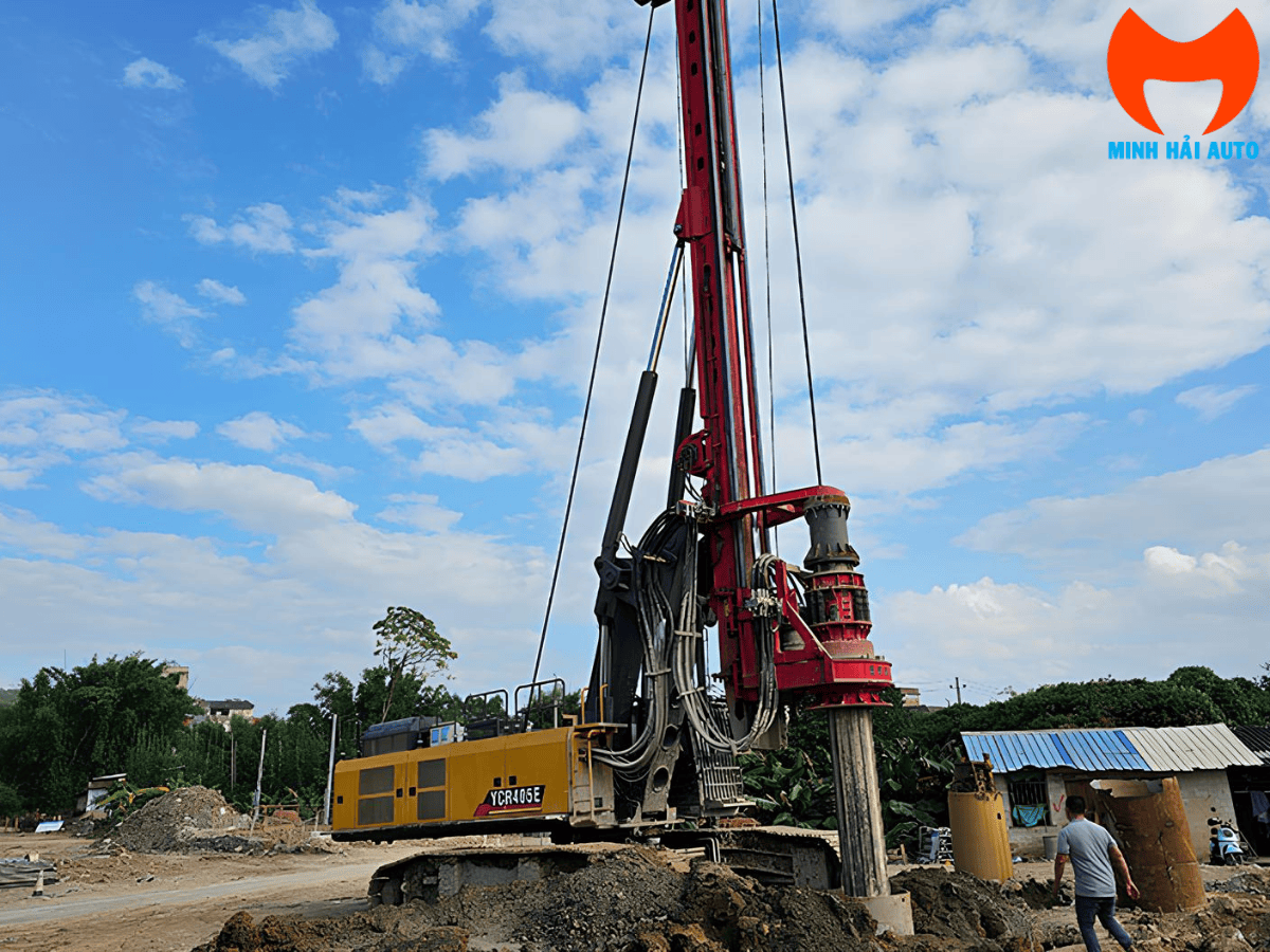 Hệ thống cần Kelly và tời của máy khoan YCR405