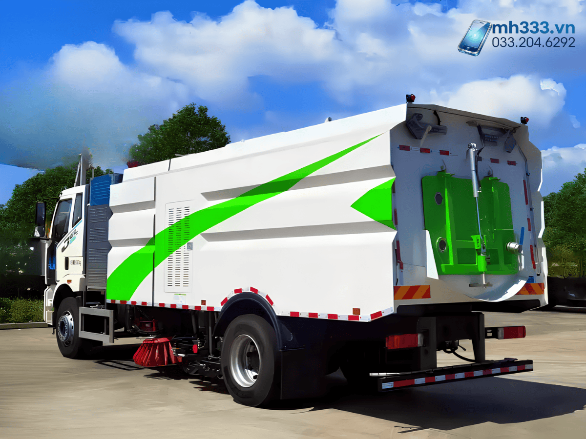 Hệ thống chổi quét và máng hút mạnh mẽ của xe quét đường FAW 15 khối.