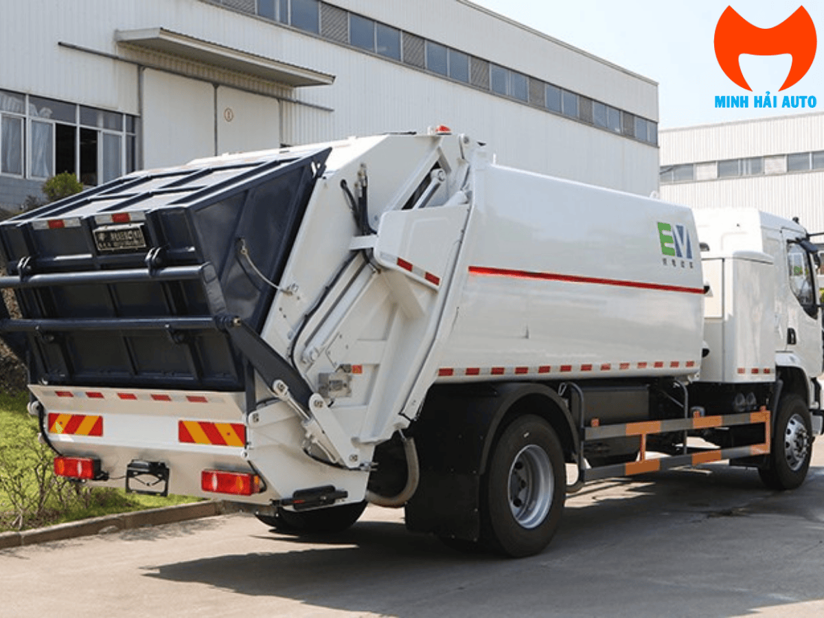 Hệ thống máng nạp và nắp đậy kín xe ép rác điện