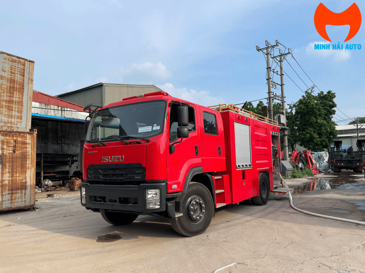 Hình ảnh toàn cảnh xe chữa cháy Isuzu FVR 6 khối do Minh Hải Auto cung cấp