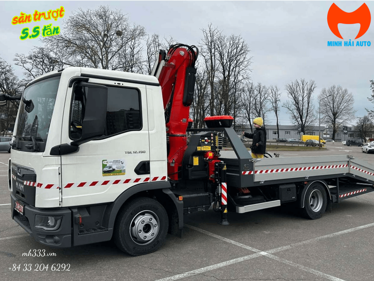 Hình ảnh tổng thể của xe cứu hộ sàn trượt gắn cẩu MAN TGL 12.190 do Minh Hải Auto cung cấp.
