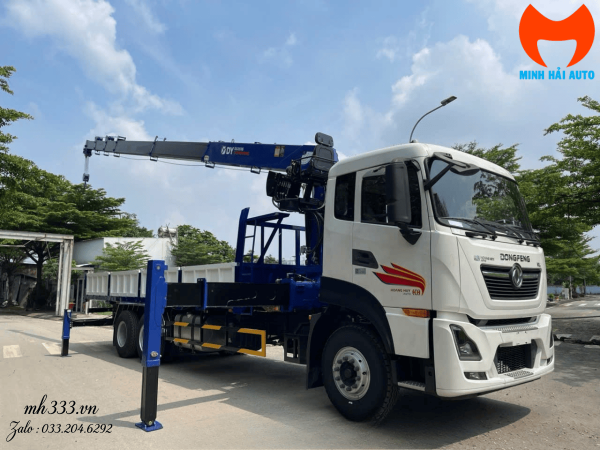 Hình ảnh tổng thể xe cẩu tự hành 8 tấn Dongfeng gắn cẩu Dongyang SS2036