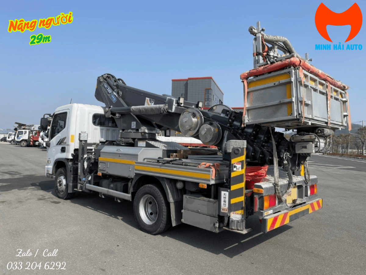 Hình ảnh tổng thể xe nâng người 29m DASAN CT290EX gắn trên xe tải, thể hiện sự cơ động và mạnh mẽ.