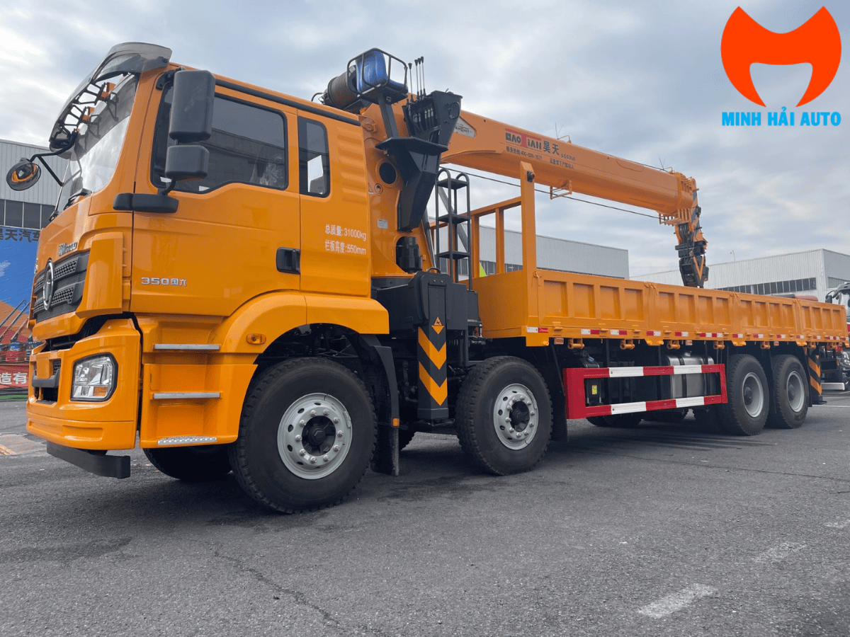 Hình ảnh tổng thể cẩu tự hành 20 tấn Haloten HTS540 được lắp đặt trên xe tải nặng.