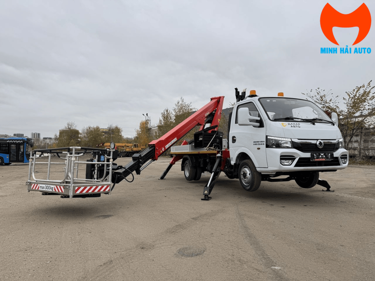 Hình ảnh tổng thể xe thang nâng người 18m Velmash 180T gắn trên xe tải Q35 Euro 5.