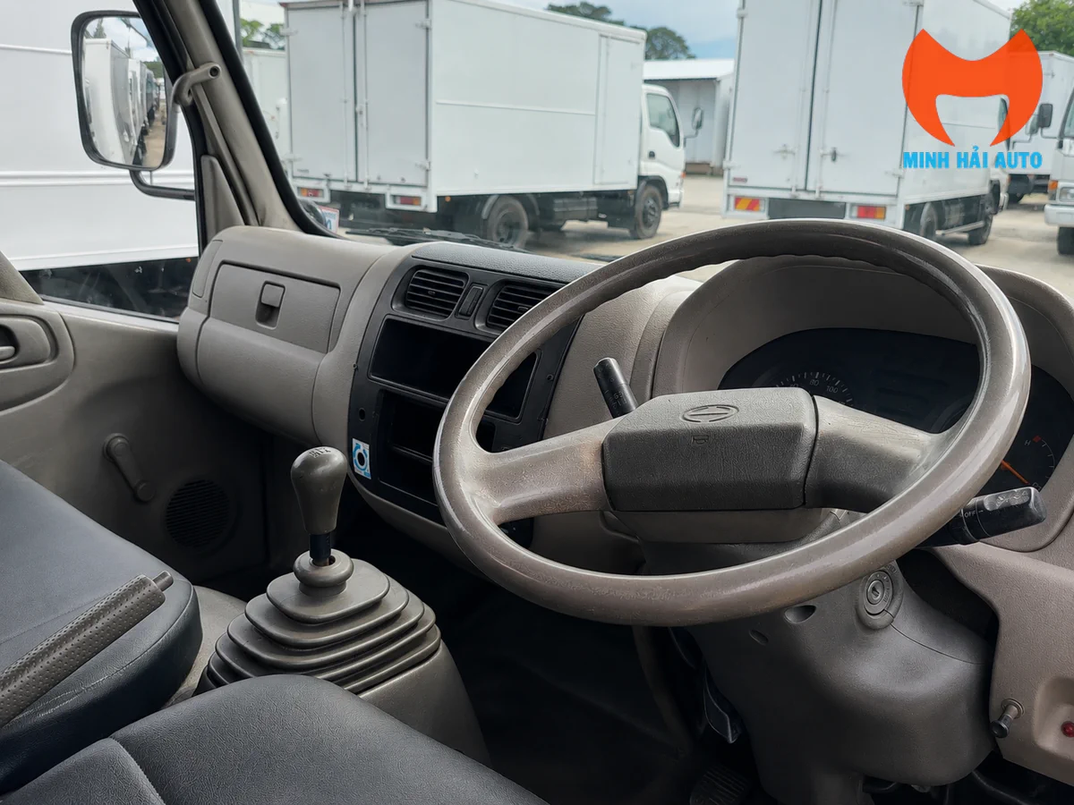 Chassis và nội thất xe tải nhẹ Hino 110SD