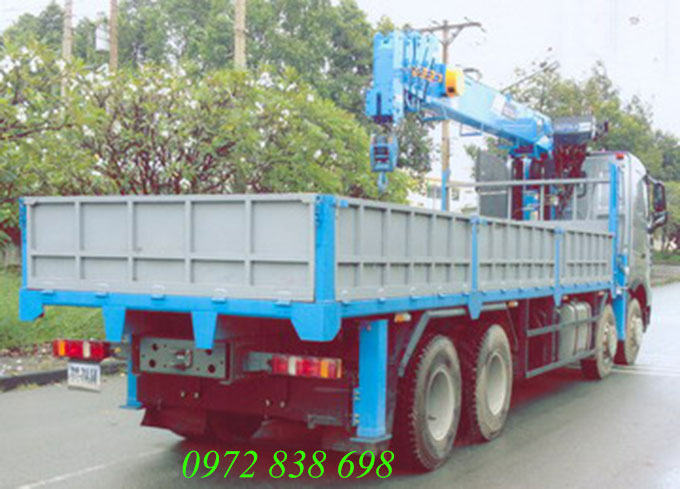 howo 4 chân gắn cẩu 10 tấn dongyang