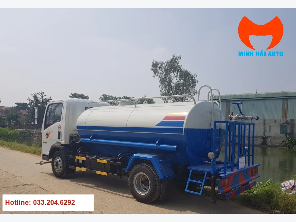 Bồn nước và sàn thao tác phía sau xe phun nước HOWO