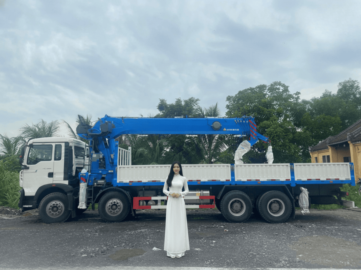 Xe tải howo gắn cẩu 20 tấn XCMG