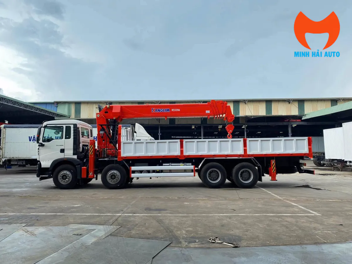 Xe cẩu thùng HOWO TX350 Kanglim KS5206 nhìn bên trái