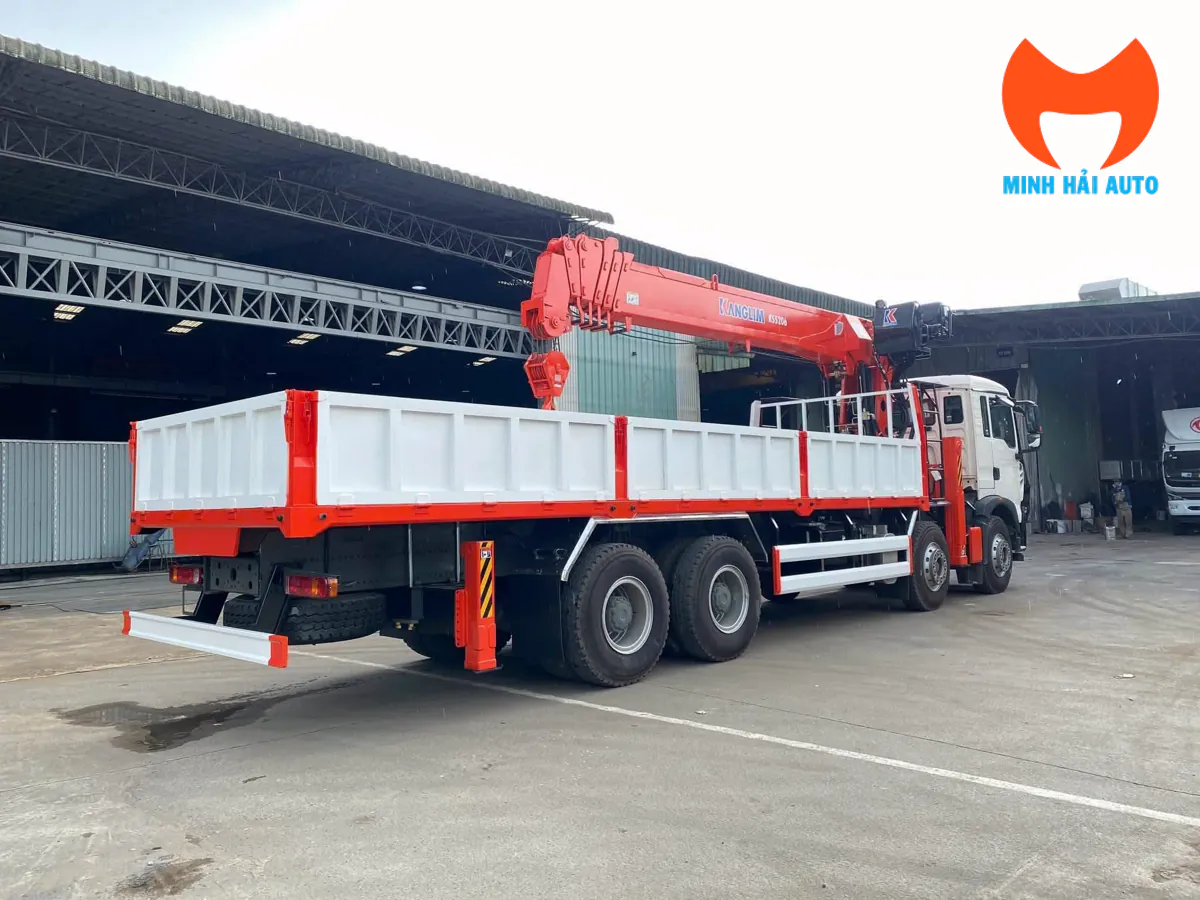 HOWO TX350 gắn Kanglim KS5206 nhìn từ phía sau thùng