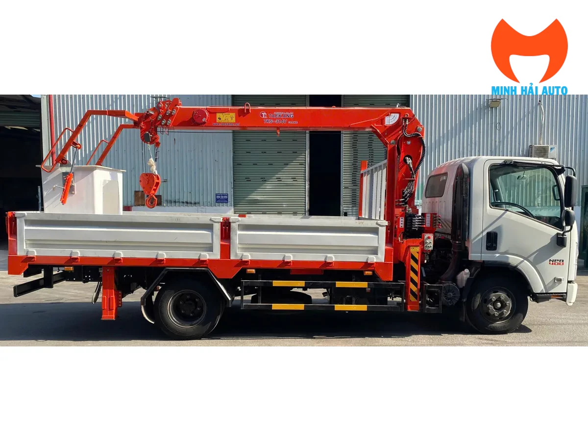 Xe tải Isuzu NPR gắn cẩu TKS-314V kèm giỏ nâng người nhìn ngang