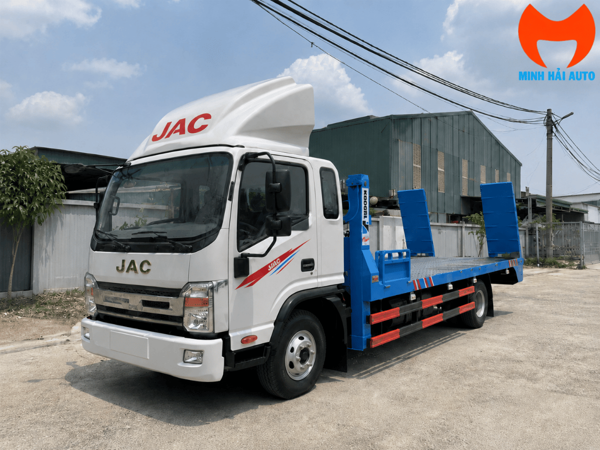 JAC N750 PLUS E5 nâng đầu chở máy công trình, cấu hình tải trọng 6.550 kg.