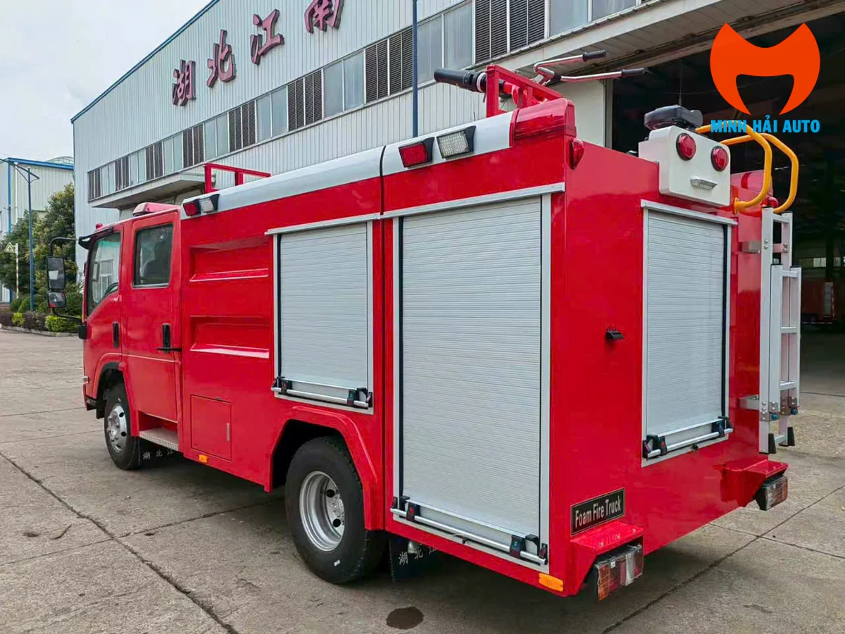 Khoang thiết bị phía sau xe chữa cháy Isuzu