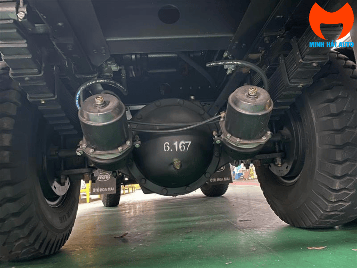 Khung gầm chassis và hệ thống truyền động 2 cầu 4x4 của xe ben Hoa Mai.