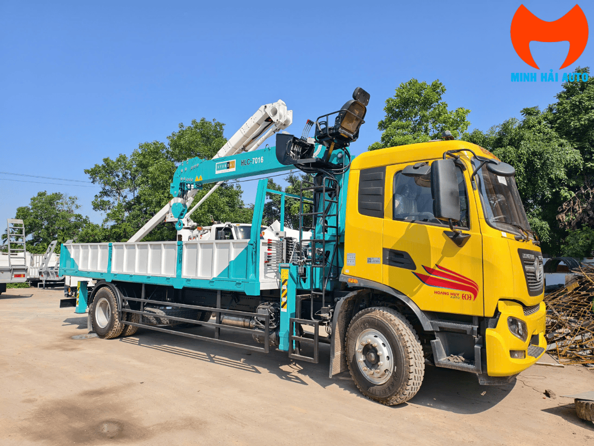 Khung gầm Dongfeng B180 được gia cường kết hợp cùng cẩu Hyundai mạnh mẽ