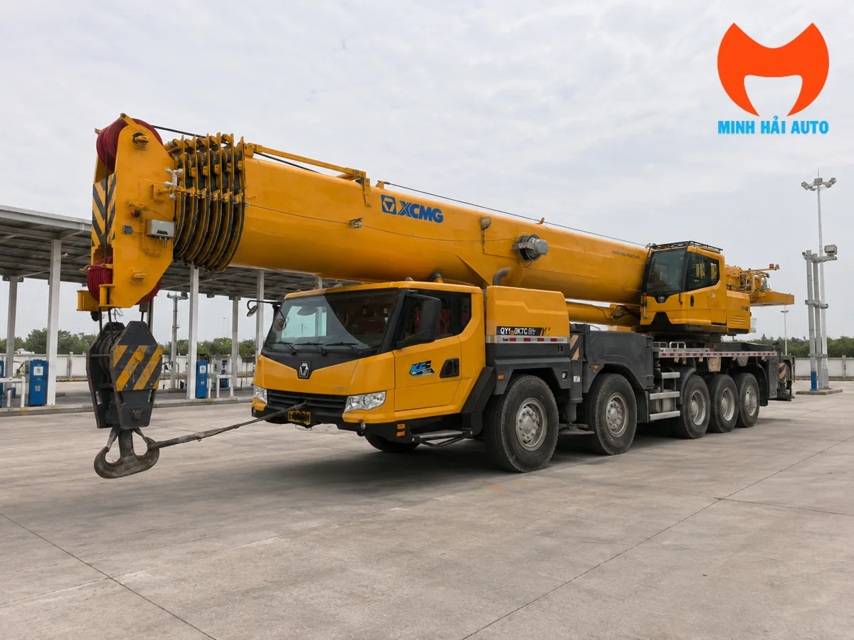 Toàn cảnh xe cẩu bánh lốp XCMG trước khi triển khai làm việc