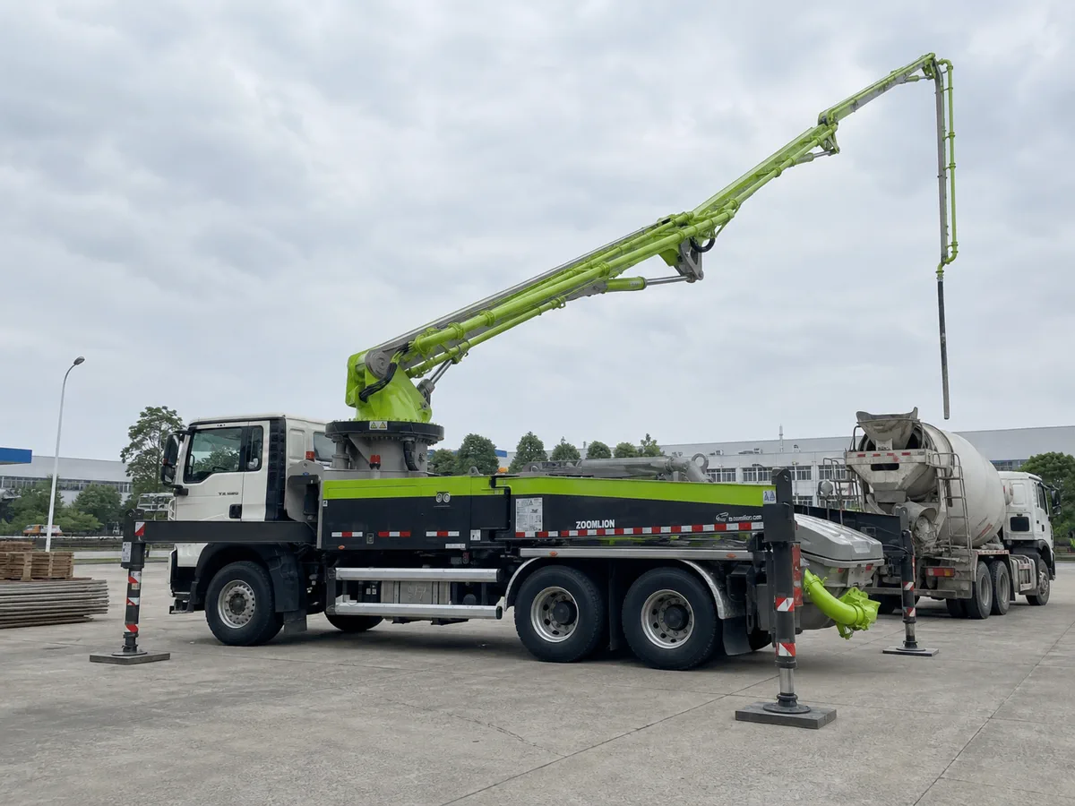Mặt bằng đặt xe bơm bê tông 47m và chân chống