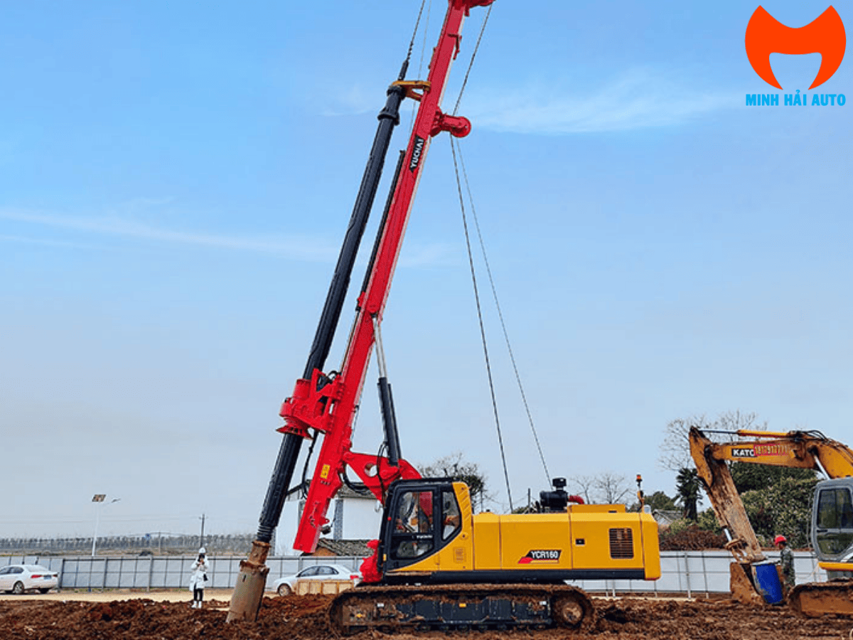 Máy khoan cọc nhồi YCR160 đang thi công tại một dự án nhà cao tầng