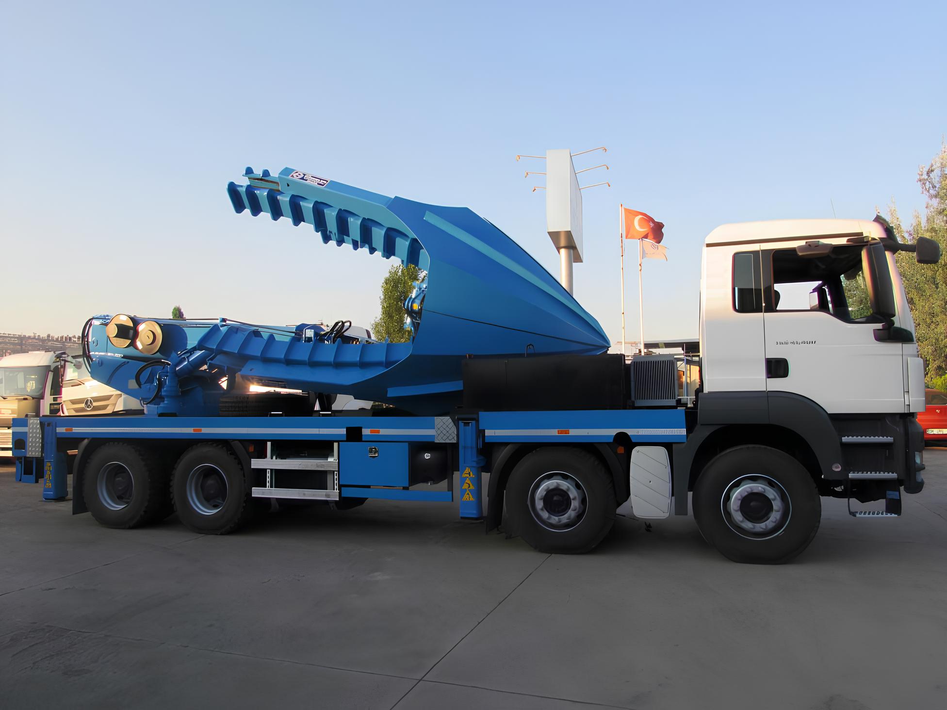 Minh Hải Auto bàn giao xe bứng cây cho khách hàng, cam kết chất lượng.