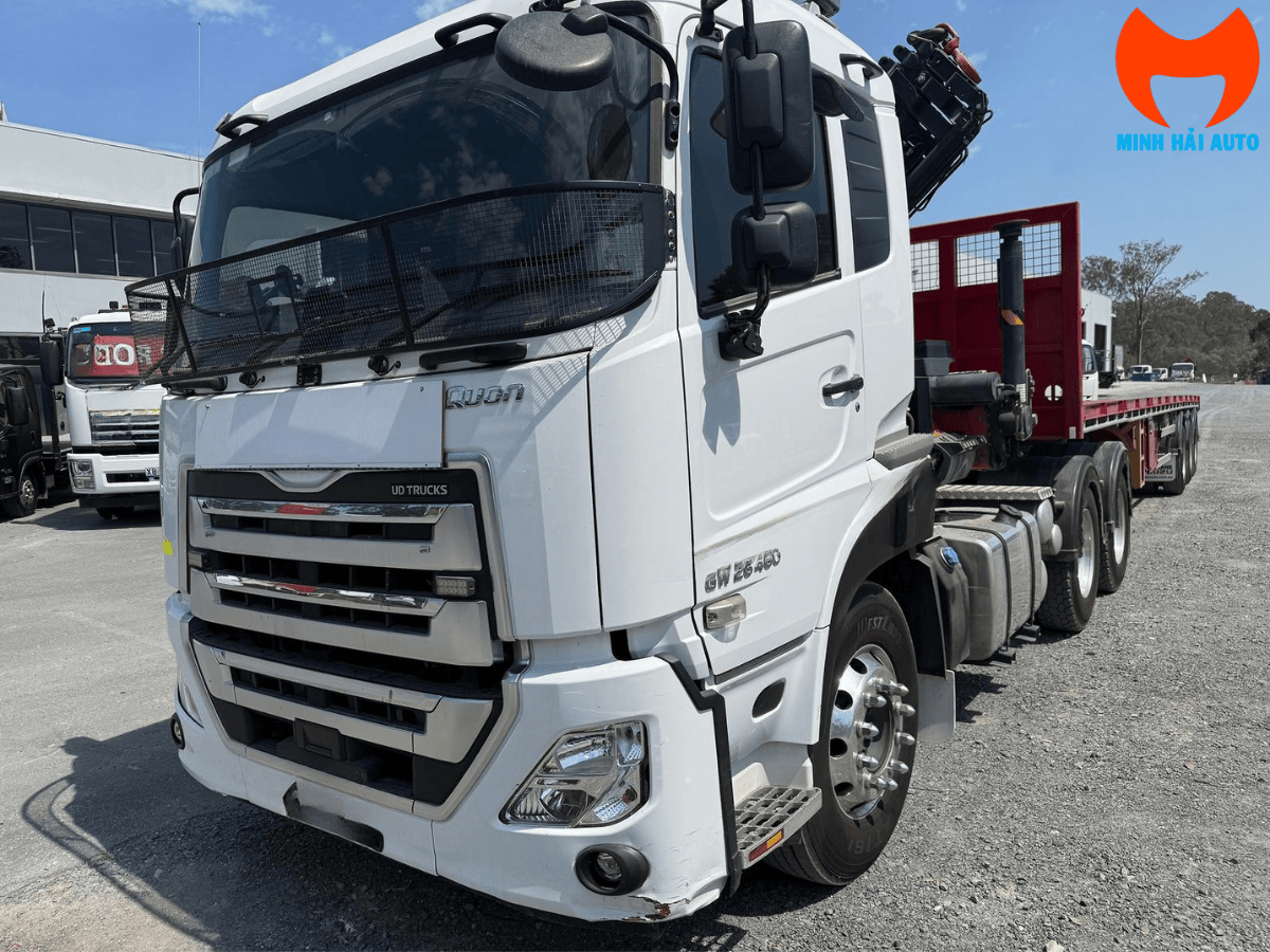 Nội thất cabin hiện đại và tiện nghi của xe đầu kéo UD GWE 460