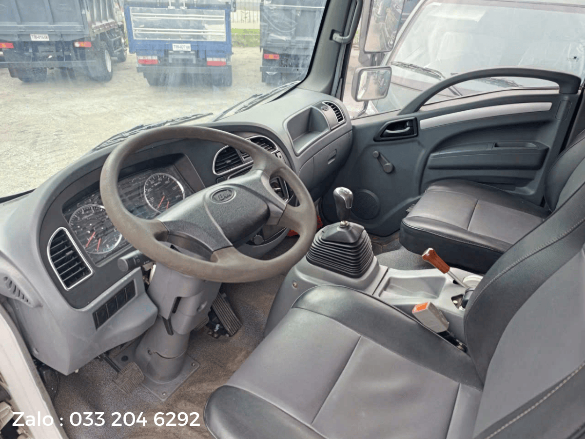 Nội thất cabin xe ben Veam 3.5 tấn VPB350 tiện nghi.
