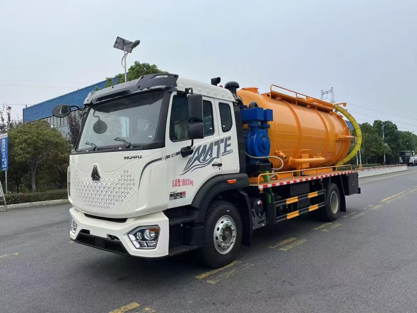 Nội thất cabin xe hút chất thải Howo 8 khối rộng rãi và tiện nghi