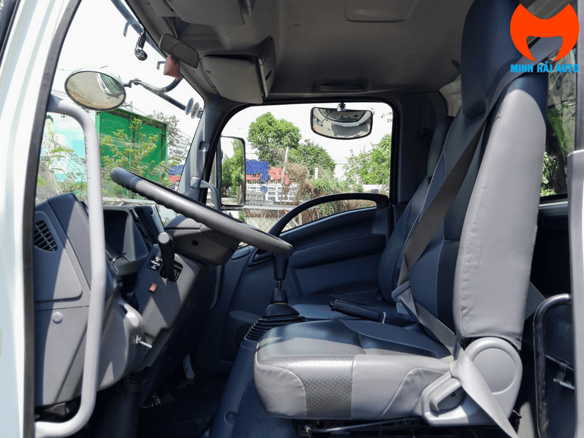 Nội thất cabin xe phun nước Dongfeng 8 khối rộng rãi và tiện nghi