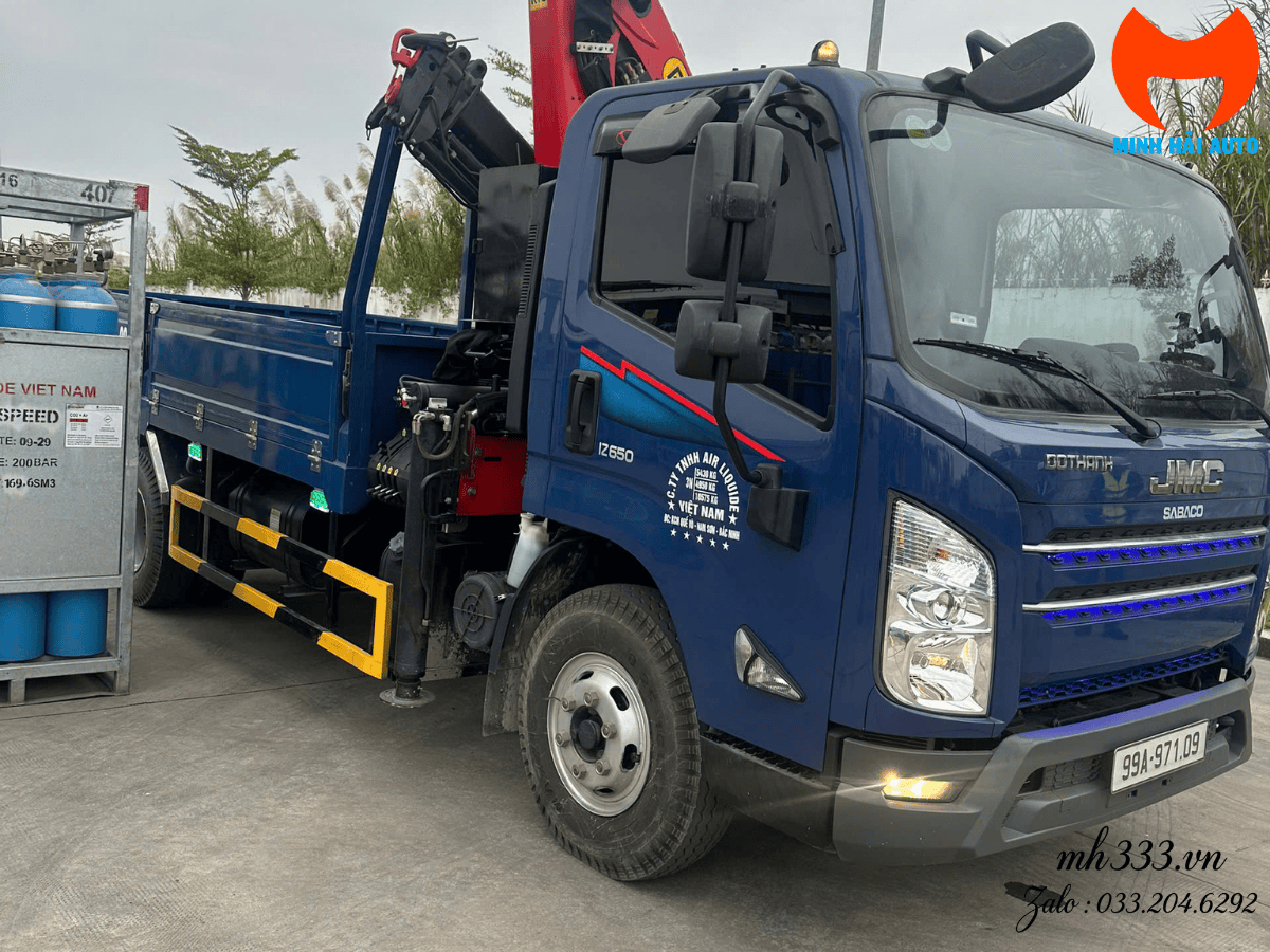 Nội thất cabin xe tải Đô Thành IZ650 tiện nghi và hiện đại