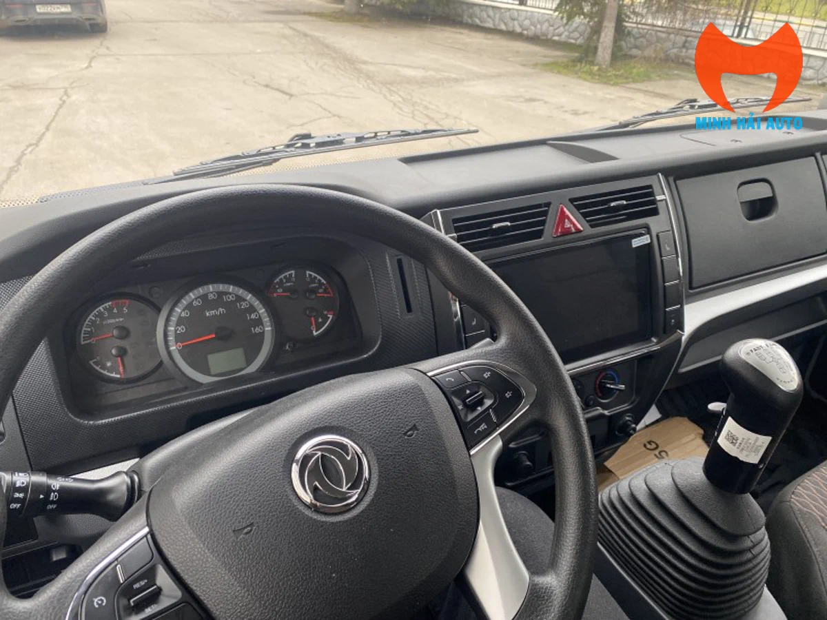 Nội thất xe tải Dongfeng gắn cẩu Hyundai Everdigm HLC-5014