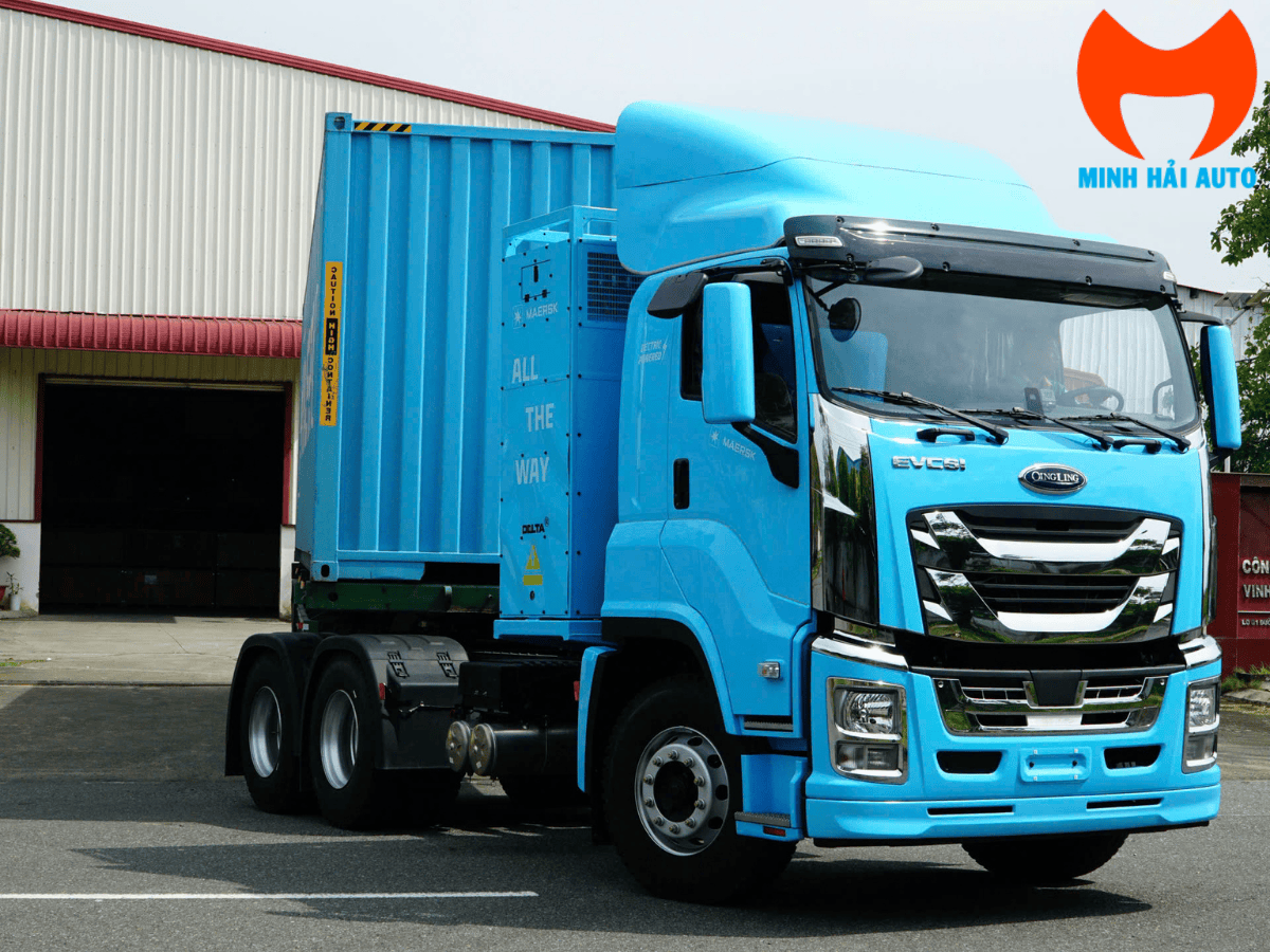 Nội thất cabin hiện đại của xe đầu kéo điện Qingling EVC61