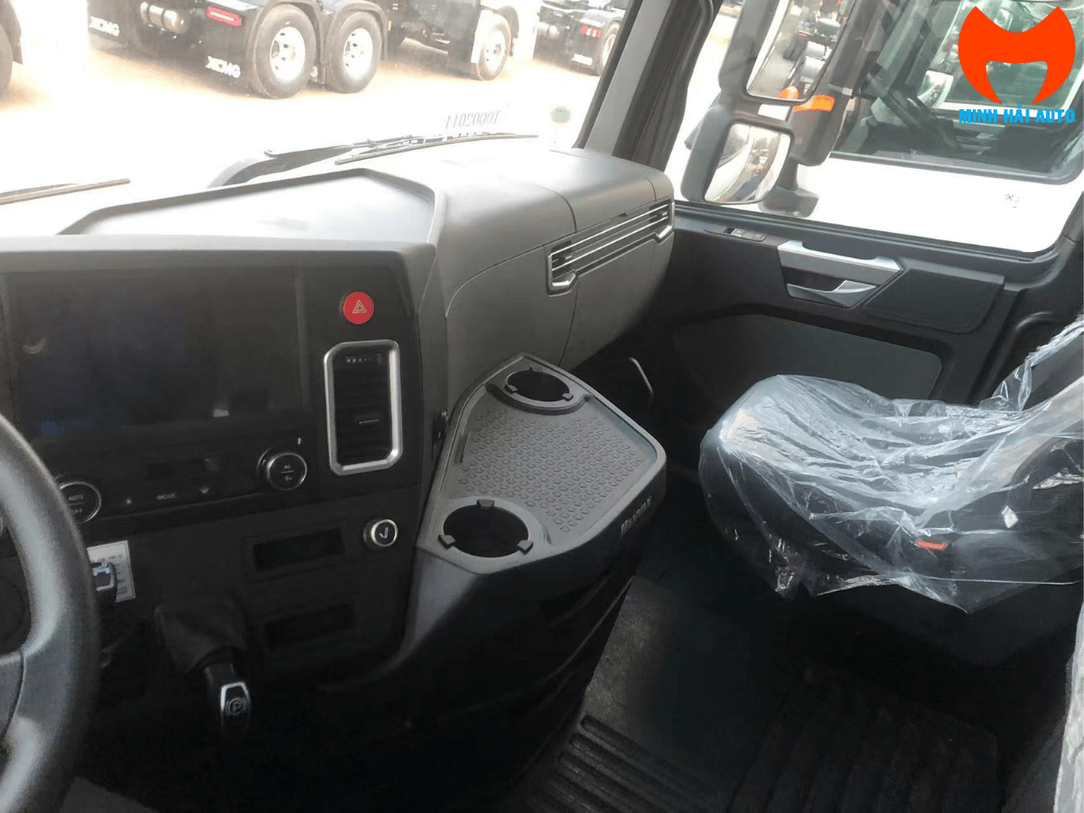 Nội thất cabin XG2-E7LH hiện đại và tiện nghi của xe đầu kéo XCMG