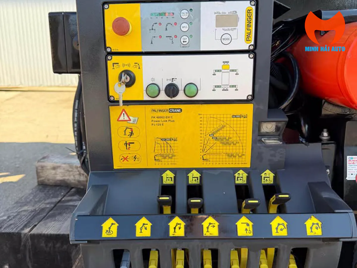 Bảng điều khiển và bảng tải PK 48002 EH C với cần phụ PJ125 E